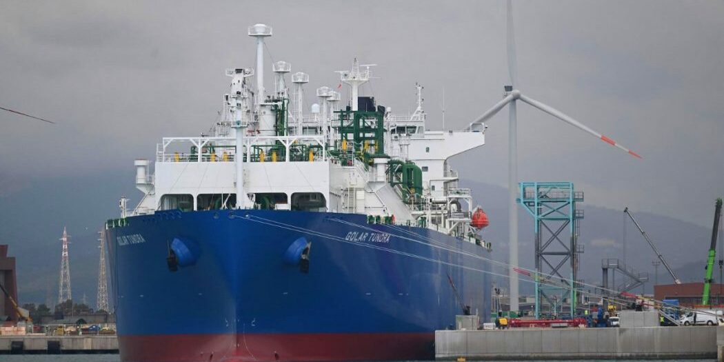 Rigassificatore-nave-Piombino-Golar-Tundra-1050×551